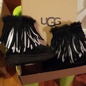 T classic UGG
